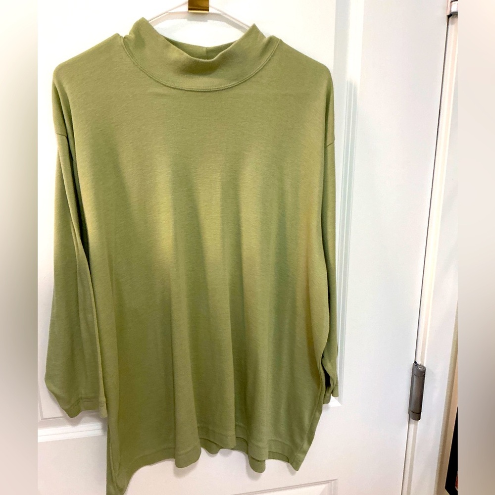 26/28 mockneck knit tee